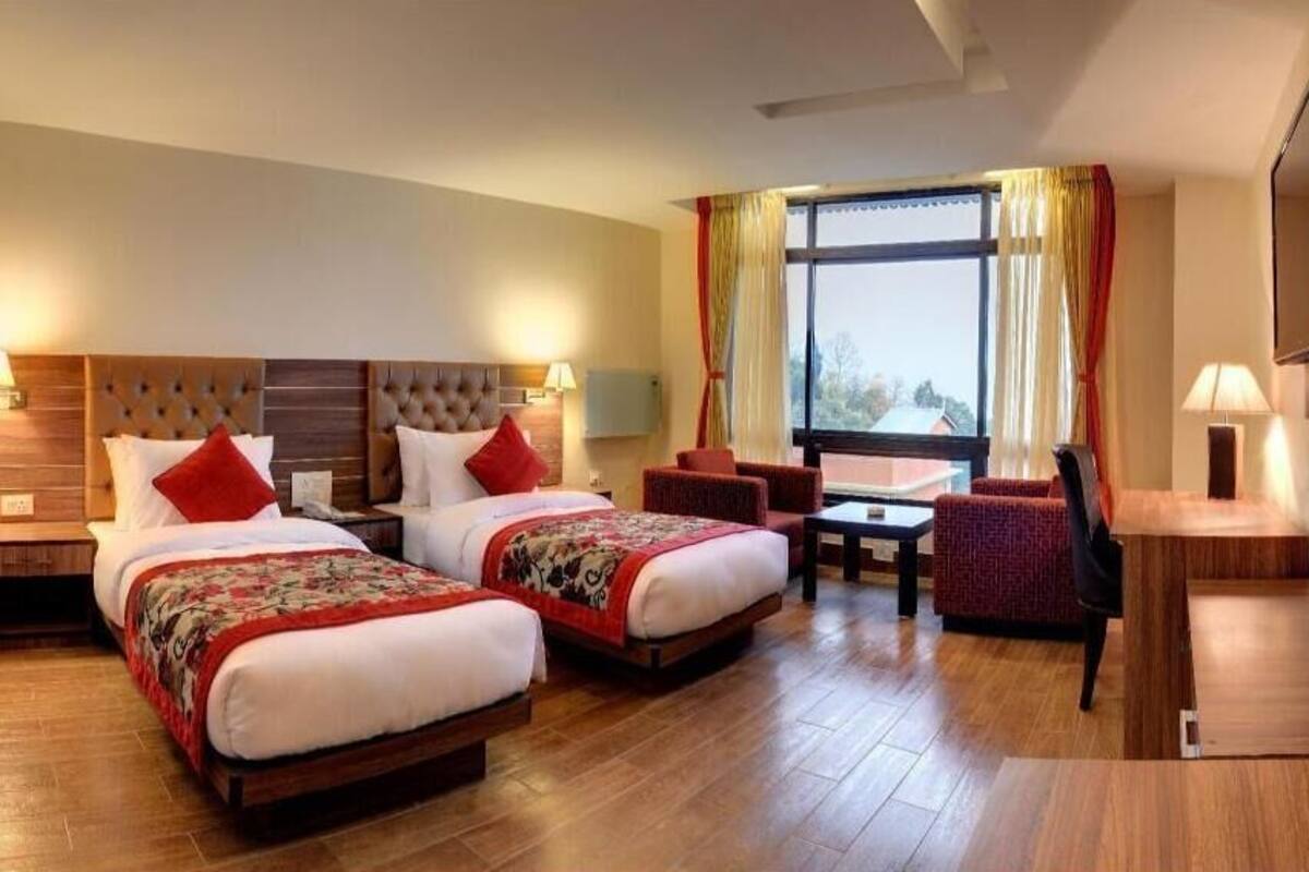 Premium bedding, in-room safe, desk, laptop workspace