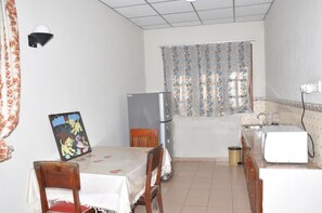 Dining - YKD Tourist Rest (Hikkaduwa)