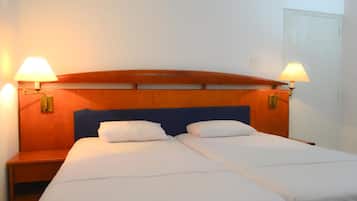 Desk, rollaway beds, free WiFi