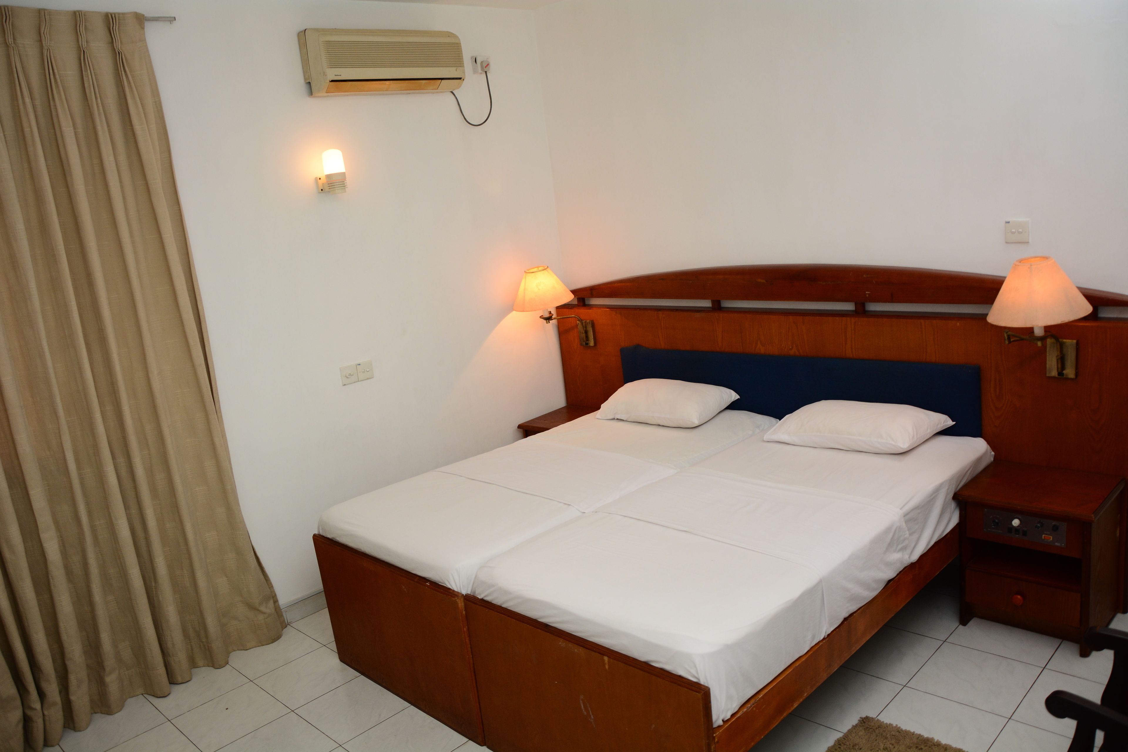 Desk, rollaway beds, free WiFi