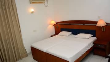 Desk, rollaway beds, free WiFi