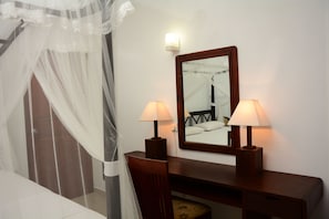 Unclassified image, 3 of 65, button - YKD Tourist Rest (Hikkaduwa)