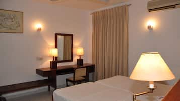 Desk, rollaway beds, free WiFi