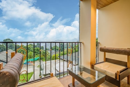 Premium Mountain View Room with Private Balcony | Premium bedding, in-room safe, desk, laptop workspace
