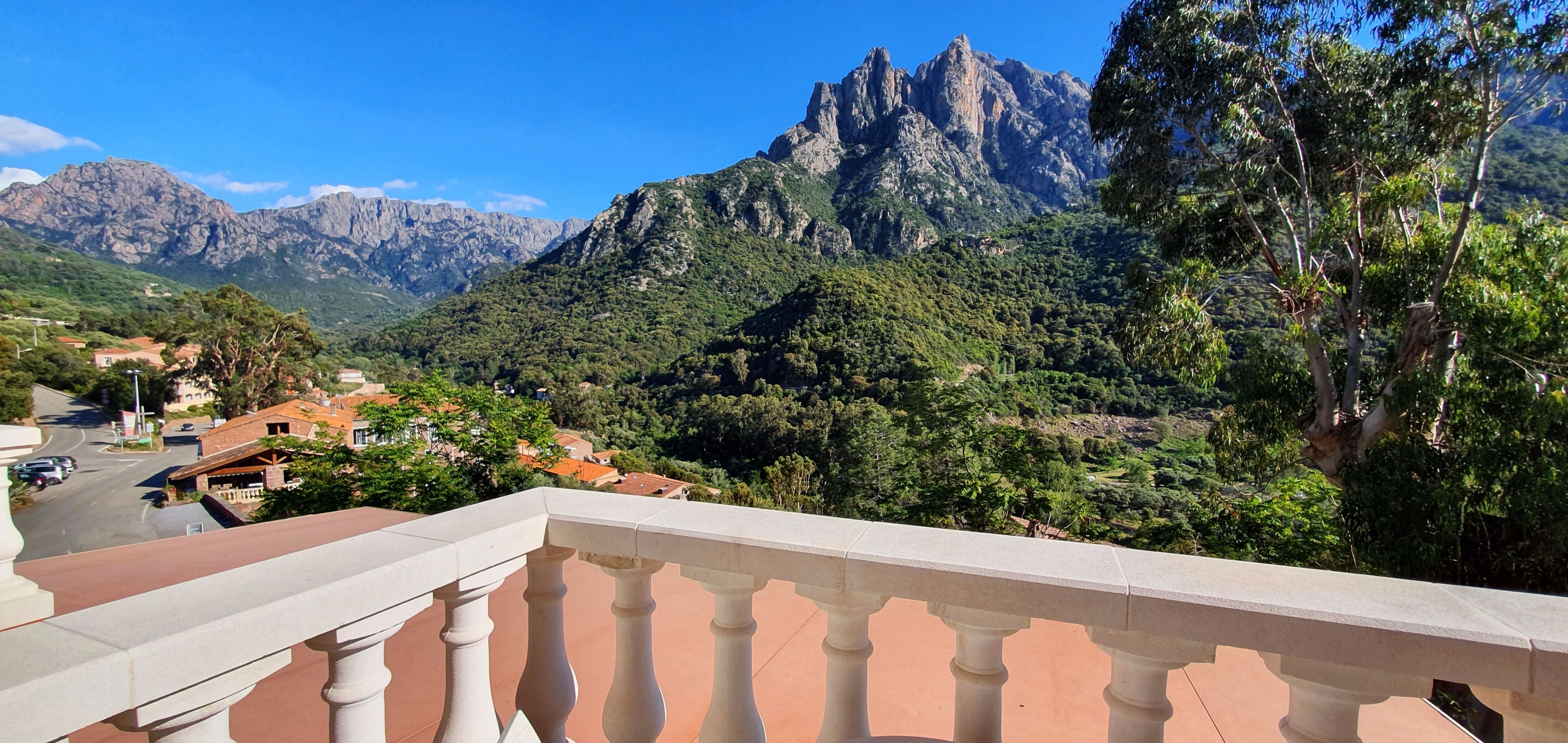 Chambre Double Supérieure, vue montagne, vue mer | Vue depuis le balcon