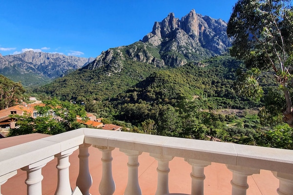 Superior-Doppelzimmer, Bergblick, Meerseite | Blick vom Balkon