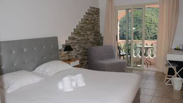 Premium-Doppelzimmer, 1 Schlafzimmer, Bergblick, Meerseite
