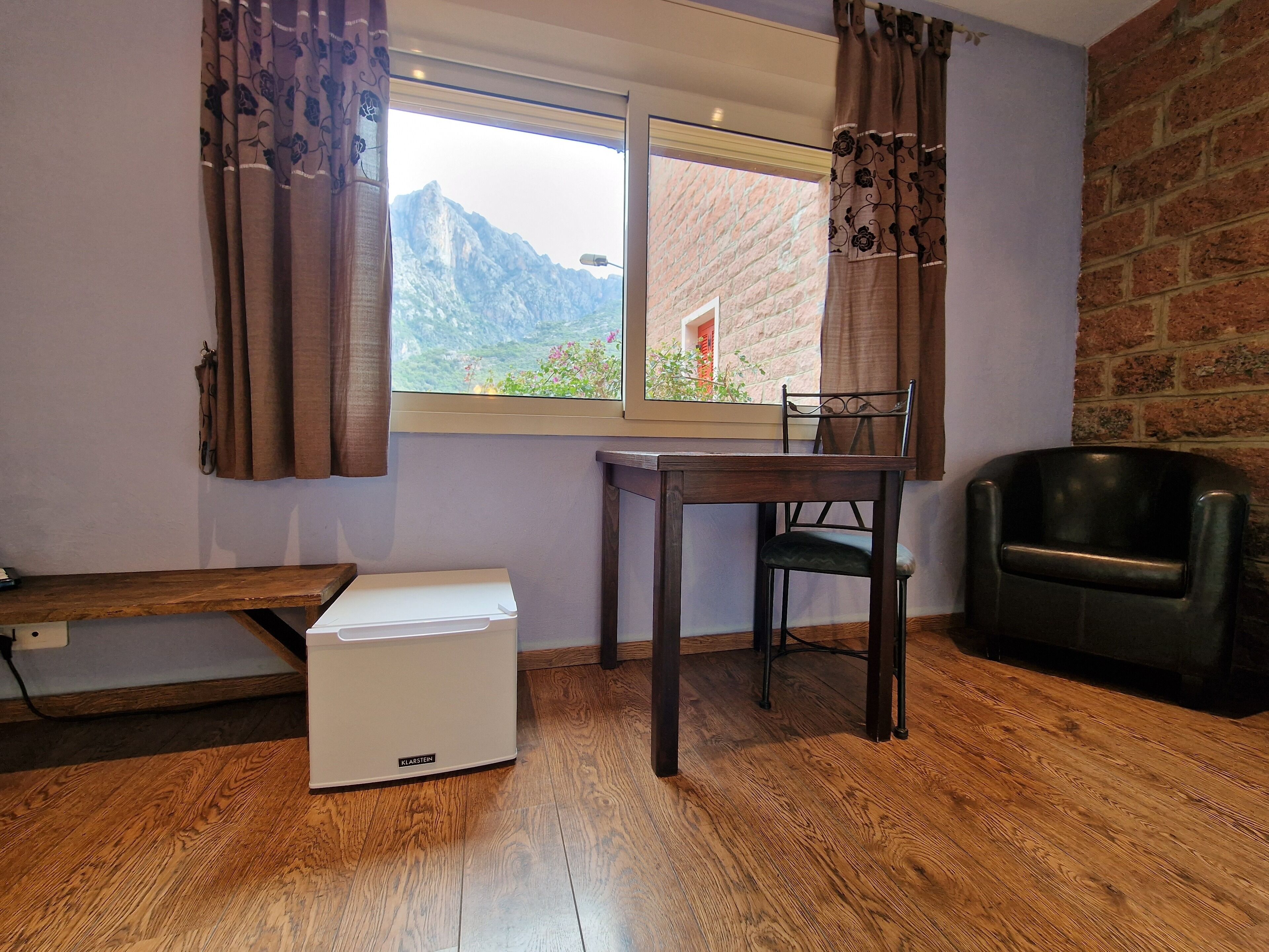 80-cm led tv with digital channels, tv, books