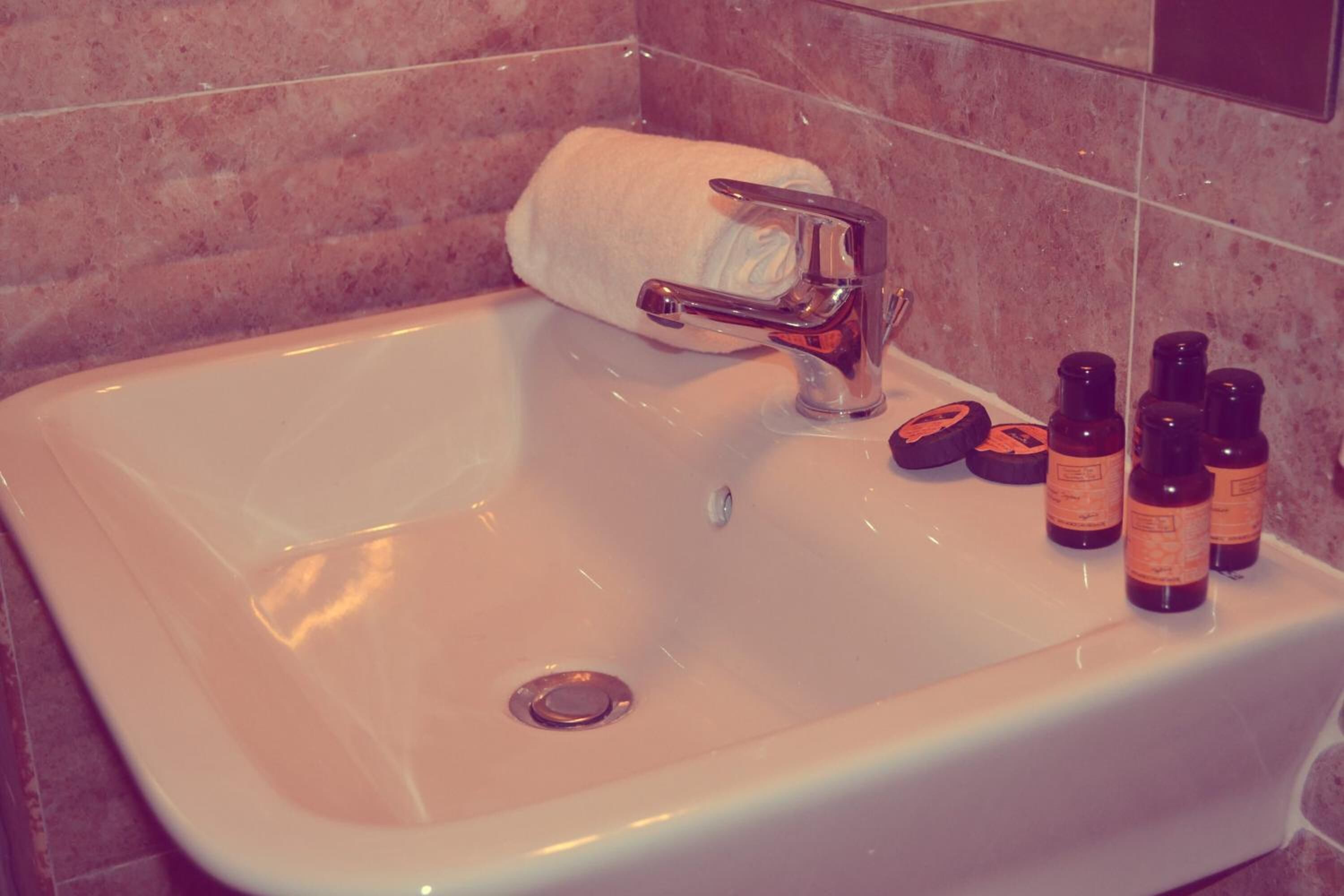 shower, free toiletries, towels