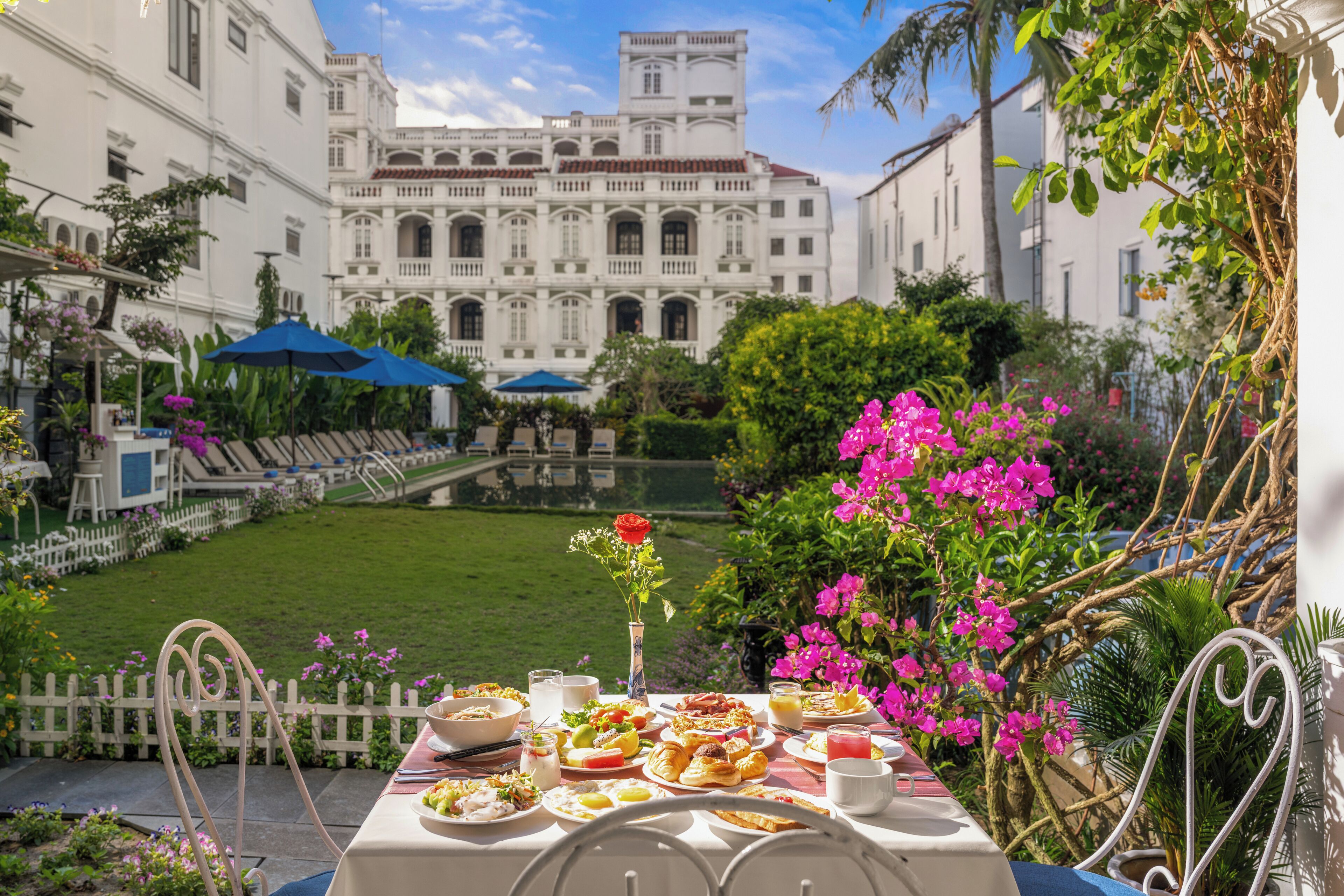 daily buffet breakfast (vnd 1200000 per person)