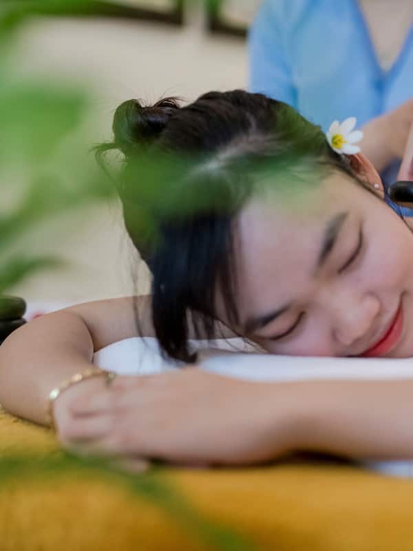 사우나, 스팀룸, 전신 트리트먼트, 핫스톤 마사지, 스웨덴식 마사지, 타이 마사지