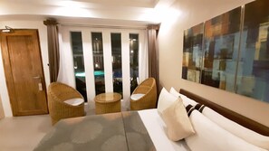 Standardzimmer, 1 Schlafzimmer (Queen) | Minibar, Zimmersafe, Schreibtisch, Verdunkelungsvorhänge