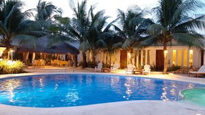 Outdoor pool - Urban Sands Iloilo Hotel (Iloilo)