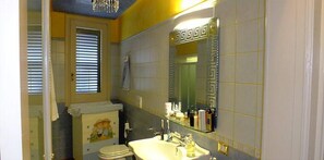 Apartment | Bathroom