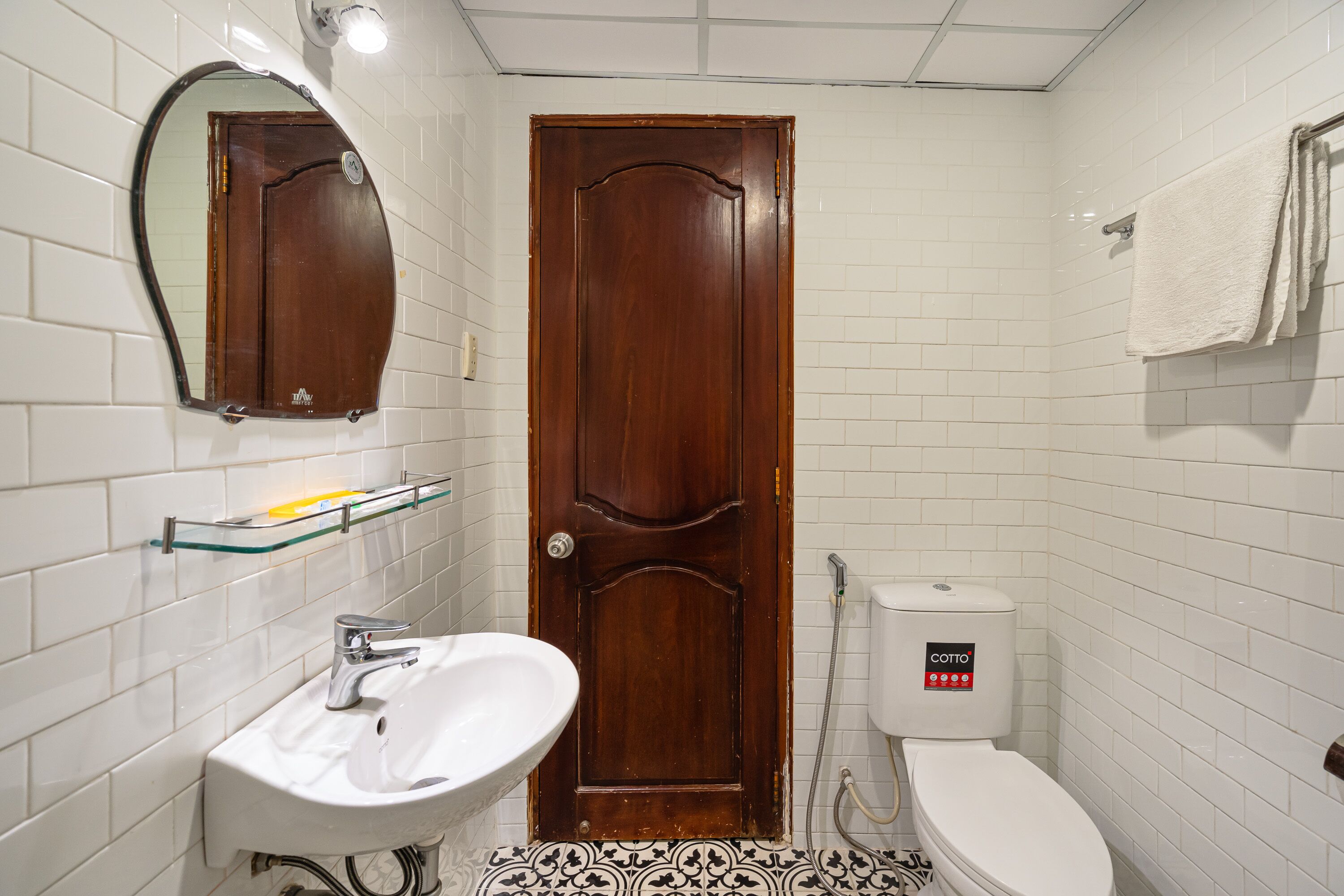 signature double or twin room, balcony | bathroom | shower, hydromassage showerhead, free toiletries, hair dryer