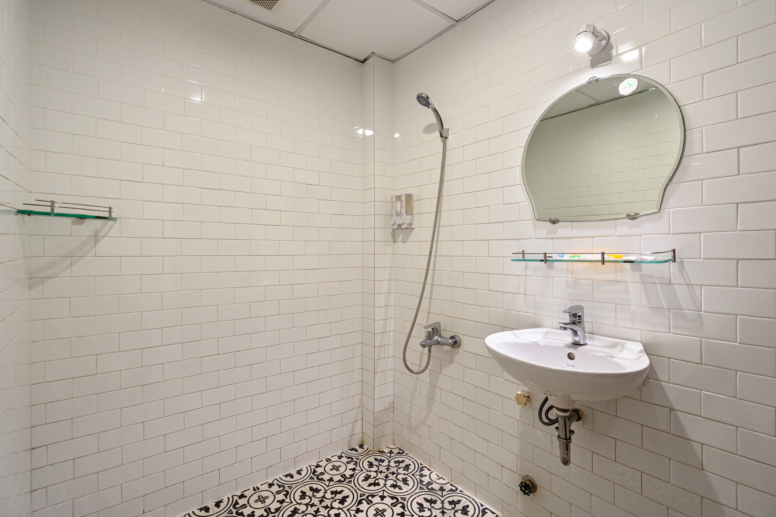 signature double or twin room, balcony | bathroom | shower, hydromassage showerhead, free toiletries, hair dryer