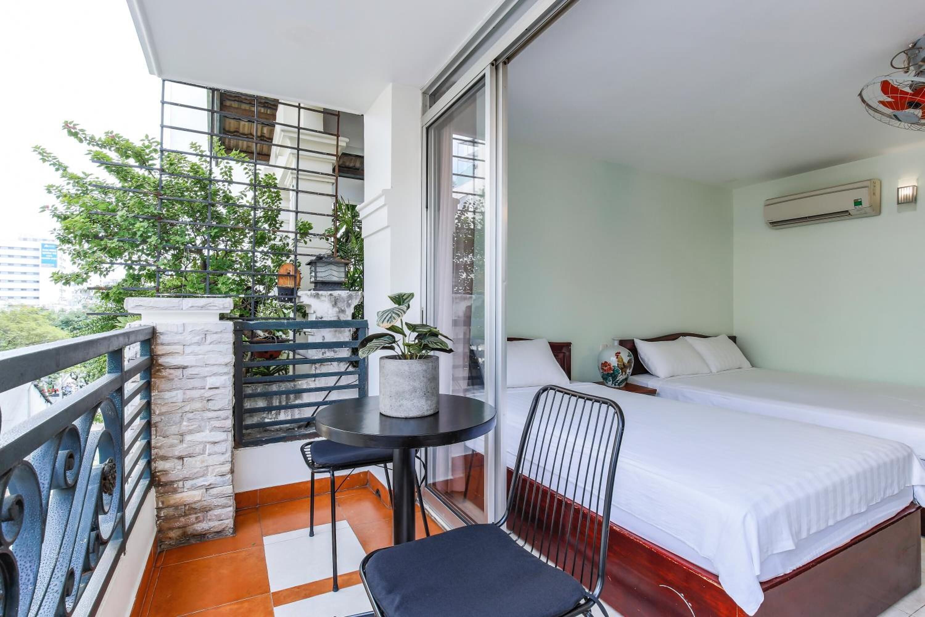 minibar, individually decorated, individually furnished, desk