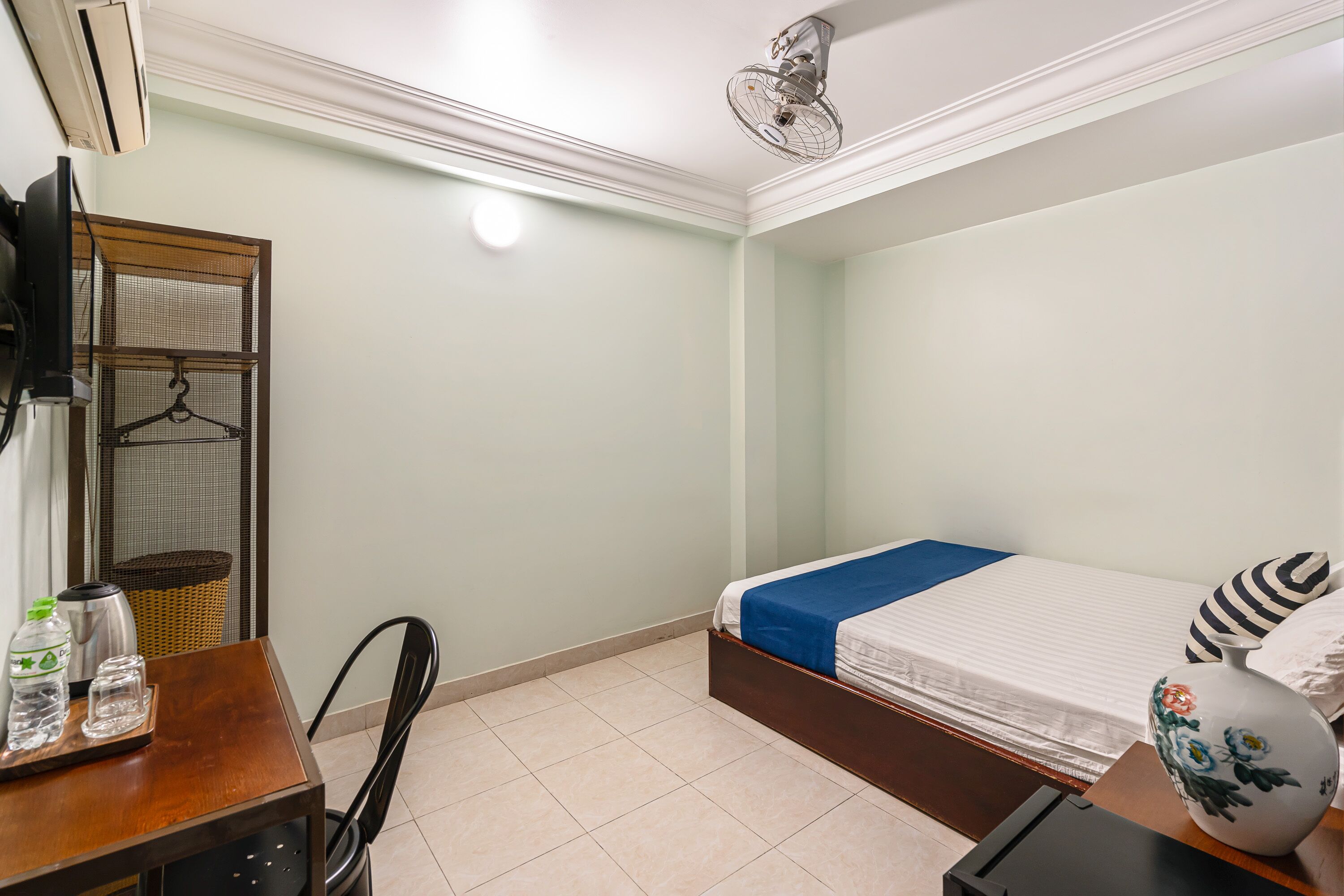 superior room | minibar, individually decorated, individually furnished, desk