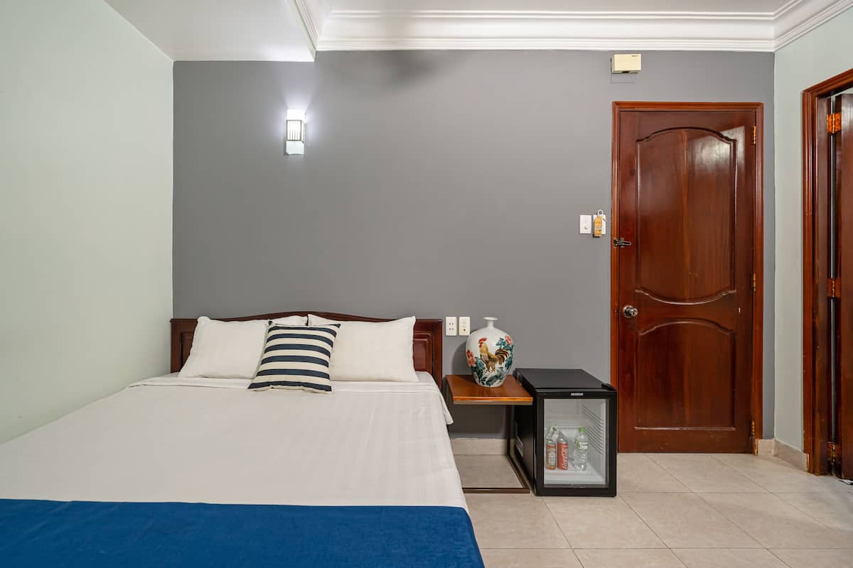 Superior Room | Minibar, individually decorated, individually furnished, desk