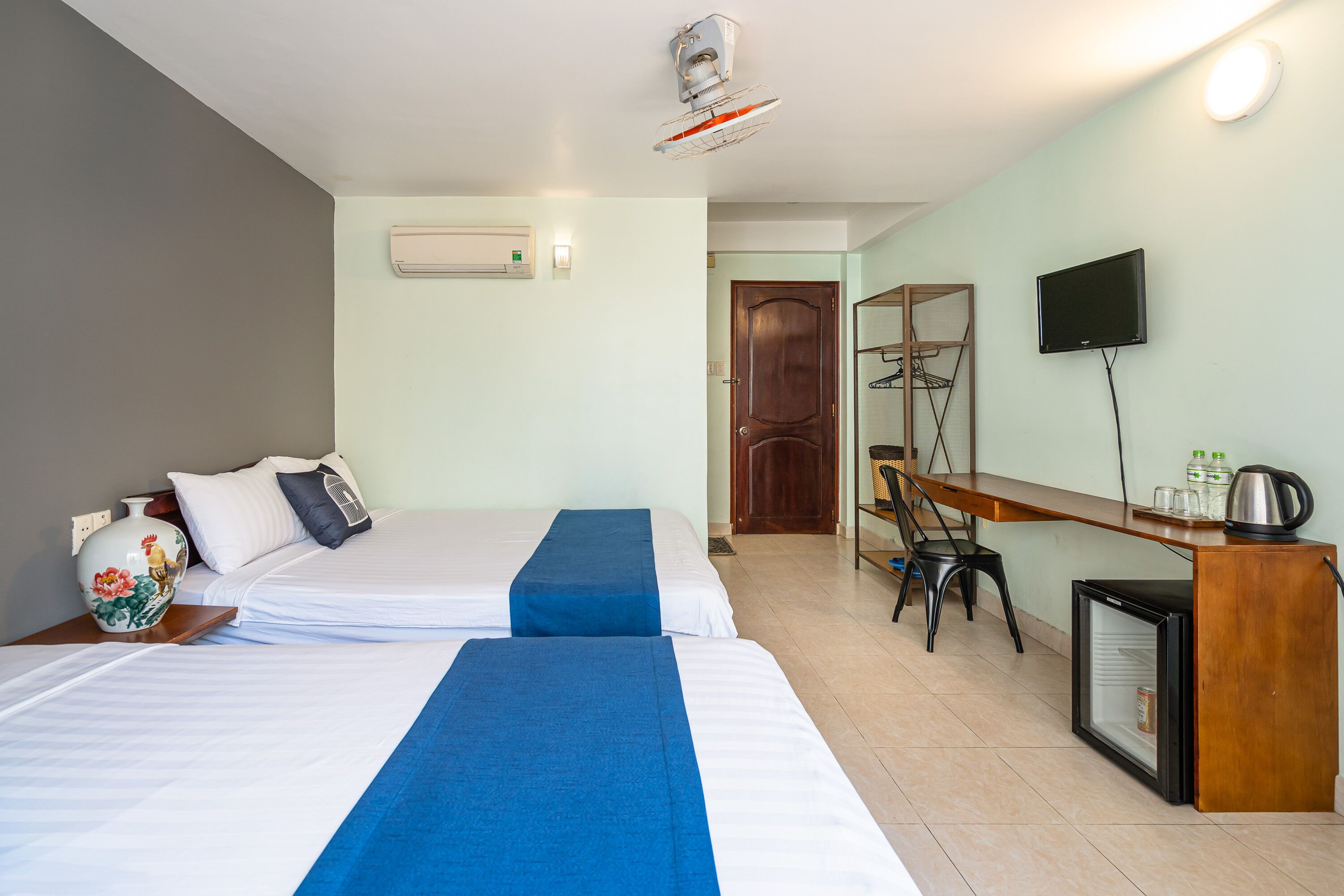 signature double or twin room, balcony | minibar, individually decorated, individually furnished, desk