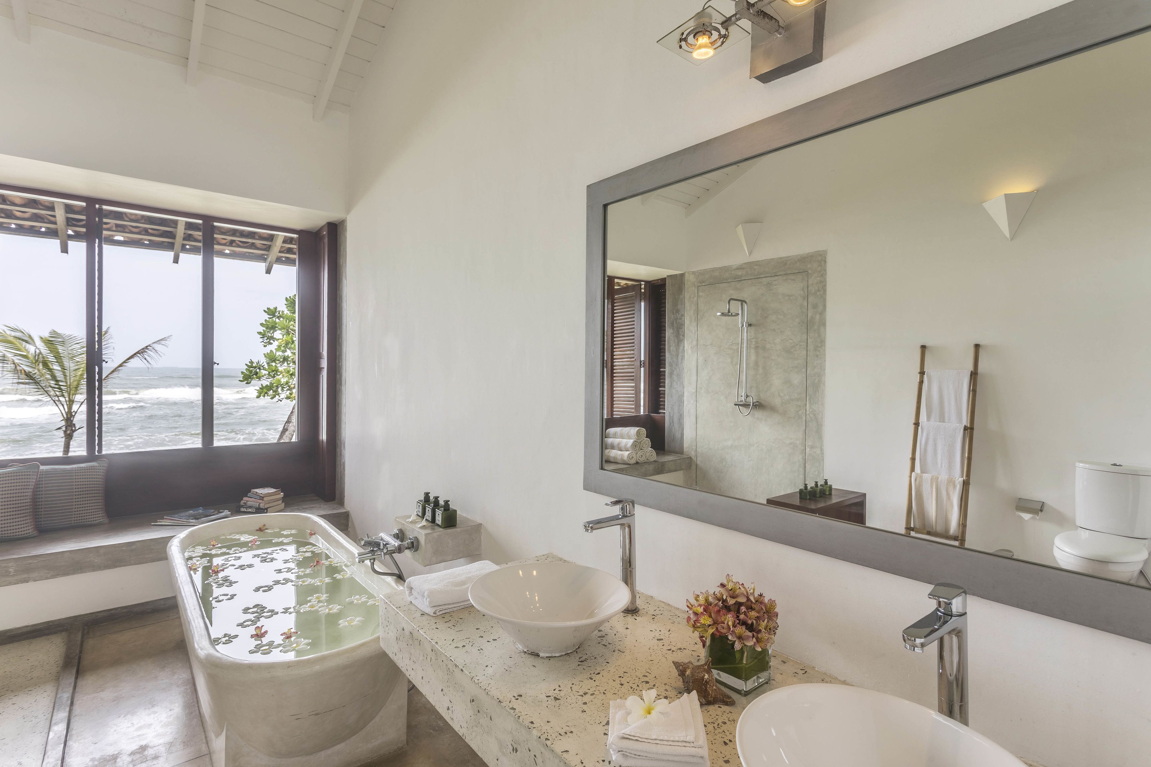 superior suite, sea view | bathroom | free toiletries, hair dryer, towels