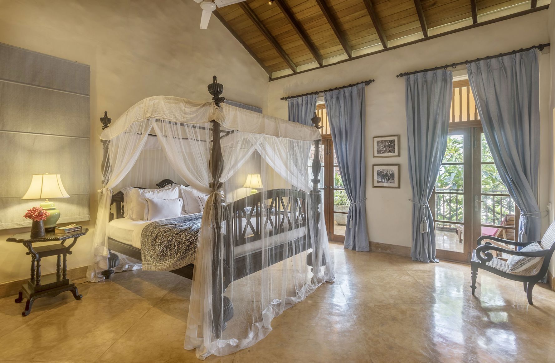 Safe på rommet, skrivebord, lydisolert og strykejern/-brett