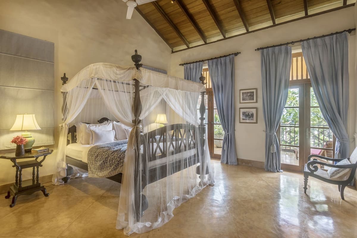 客房内保险箱、办公桌、隔音、熨斗/熨板