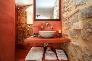 Superior Double Room | Bathroom