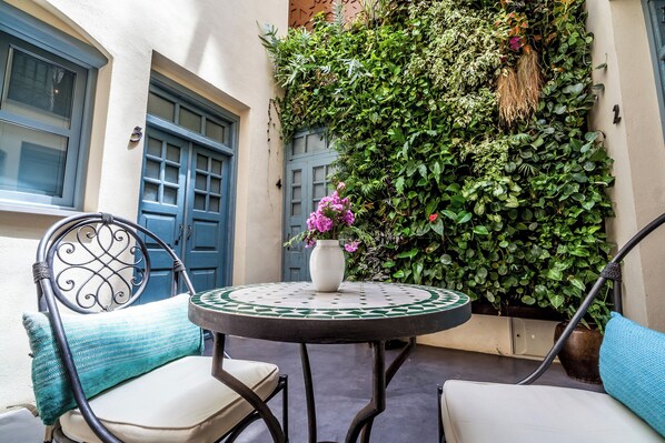 Outdoor dining - The Riad (Tarifa)