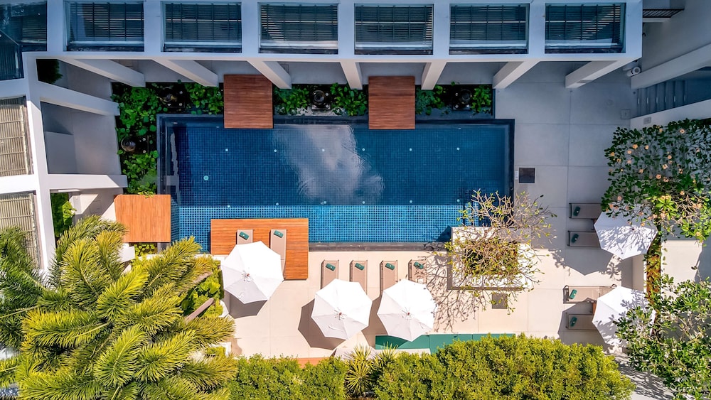 OUTRIGGER Surin Beach Resort by null