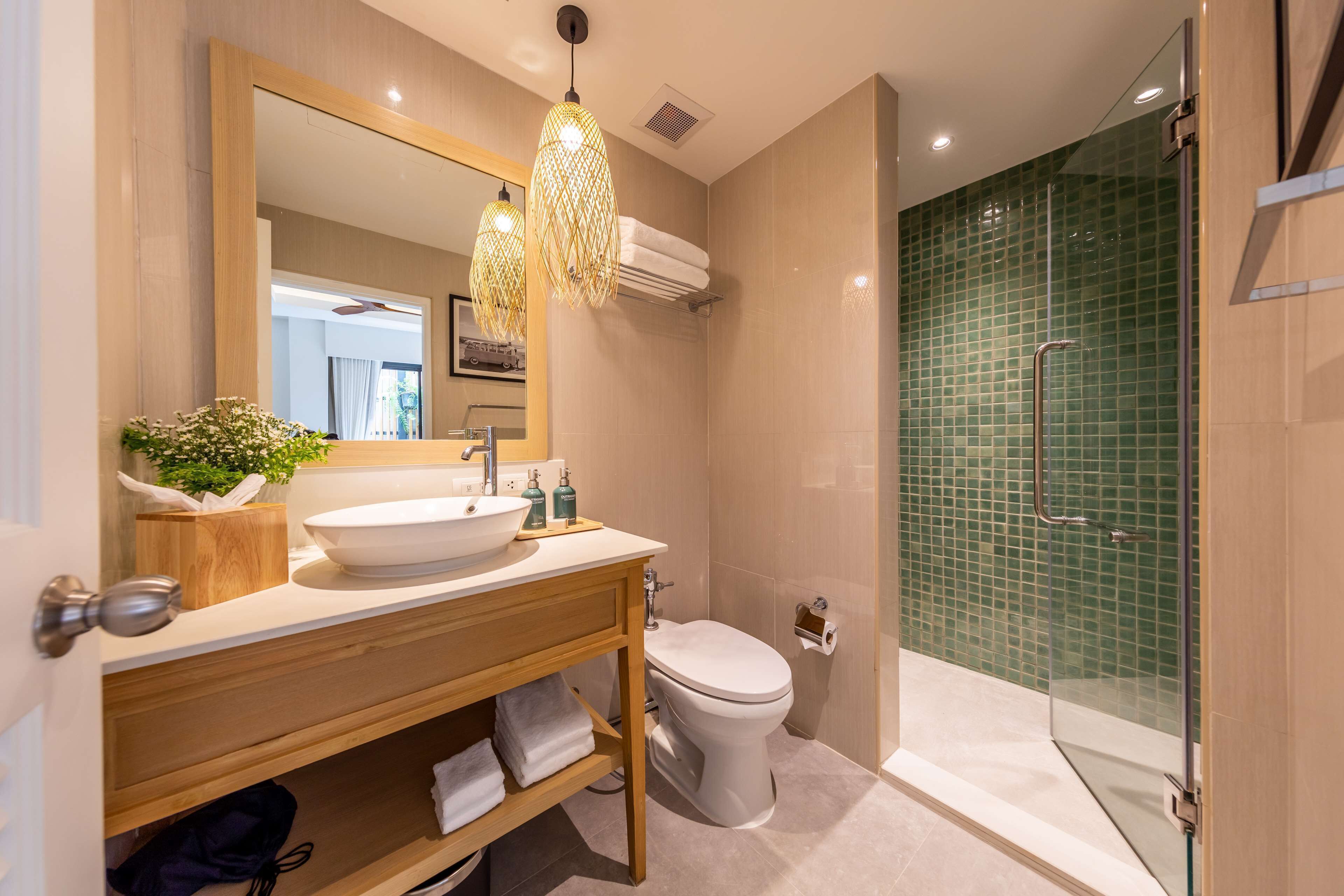 superior room, 1 queen bed | bathroom | hair dryer, bathrobes, slippers, towels