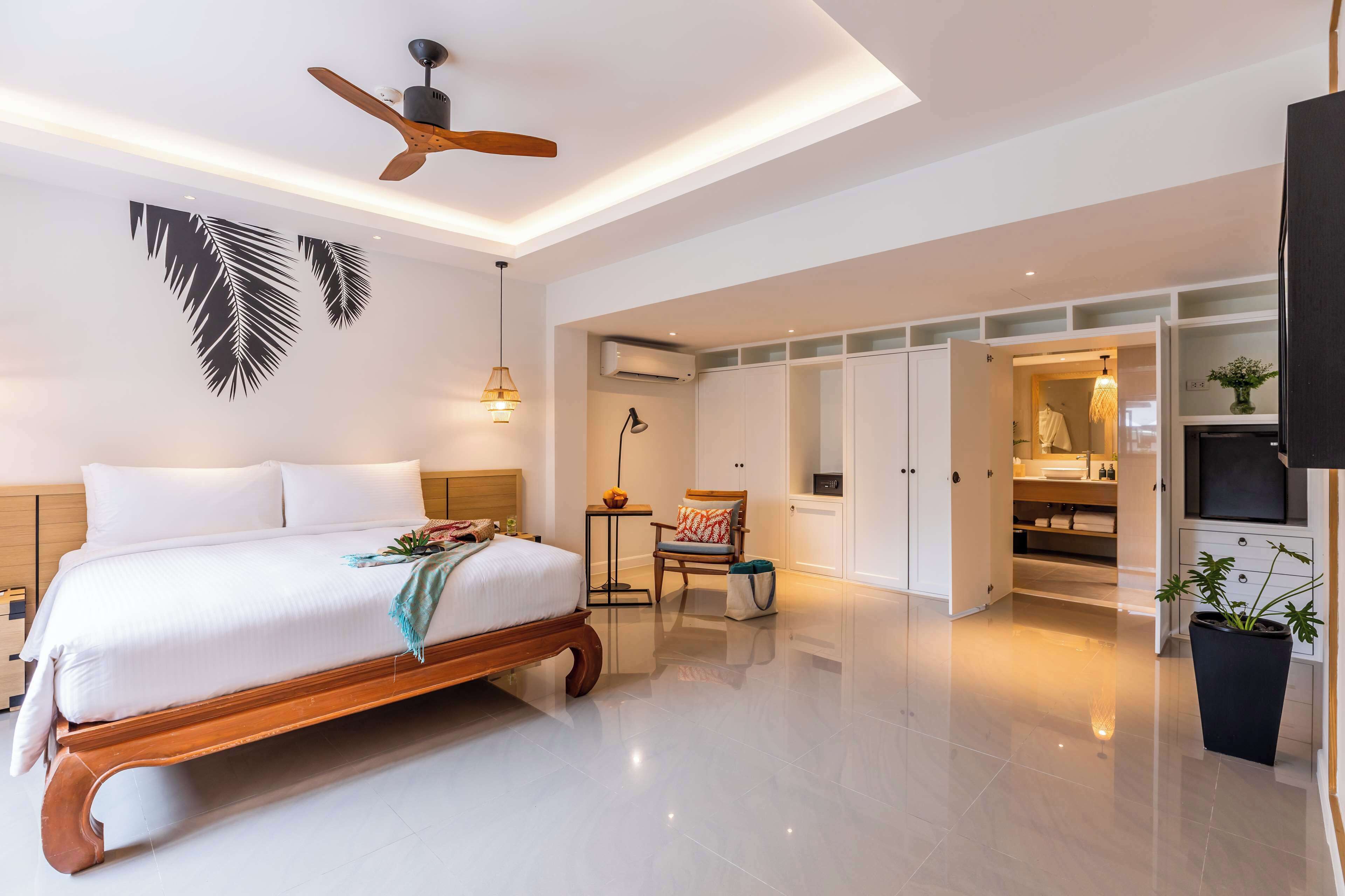 Quarto superior, 1 cama King | Frigobar, cofres nos quartos, cortinas blackout
