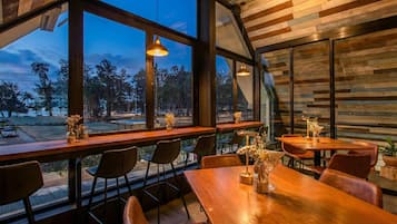 Se sirven desayunos, almuerzos, cenas y cocina internacional