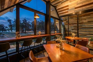 Se sirven desayunos, almuerzos y cenas; cocina internacional