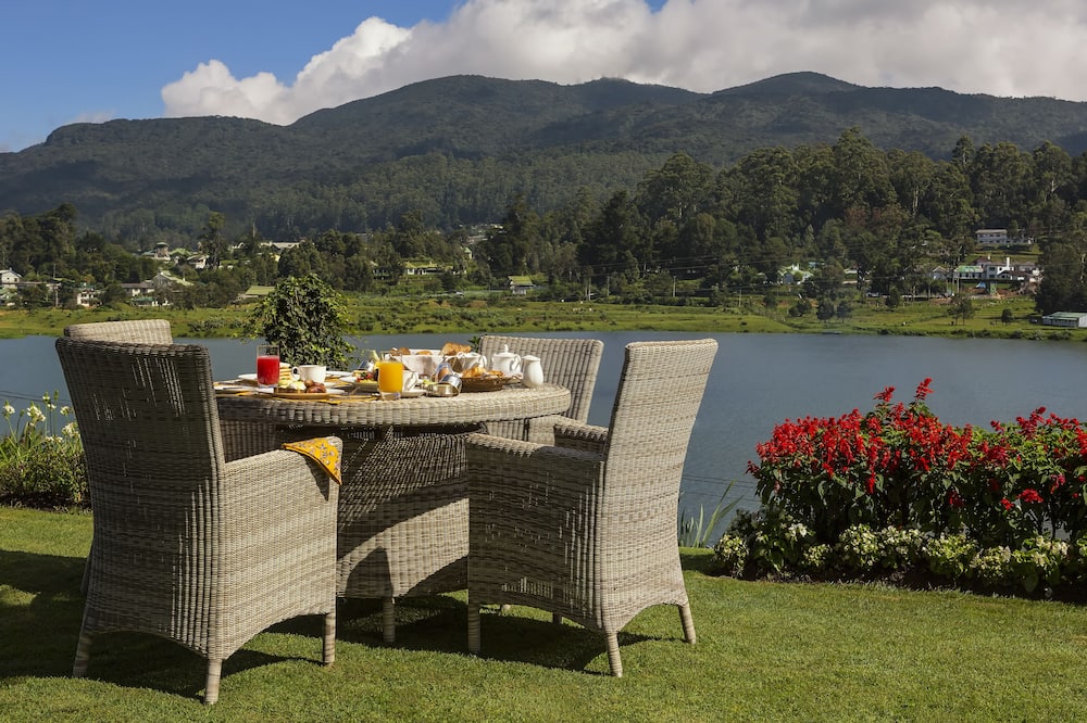 Hill Rise Luxury Villa & Stables by Edwards Collection