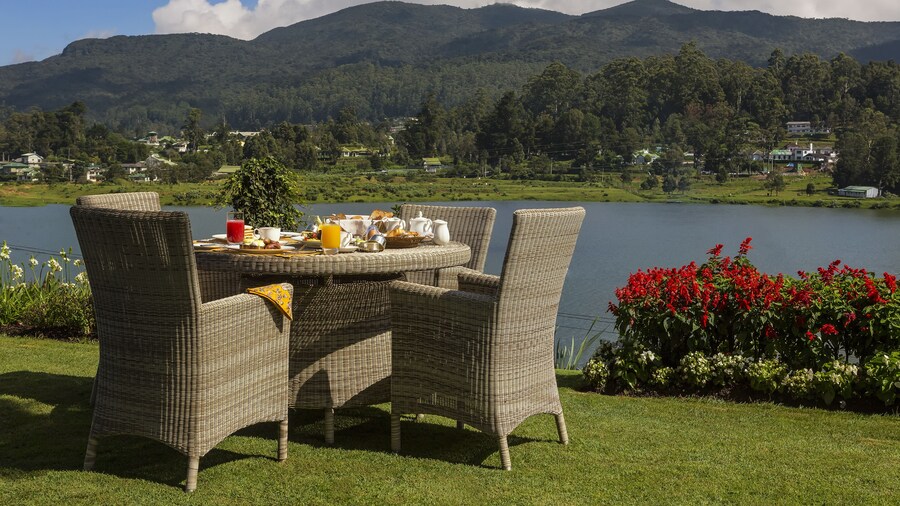 Hill Rise Luxury Villa & Stables by Edwards Collection