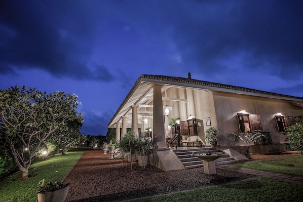 Façade de l’hébergement - soirée/nuit