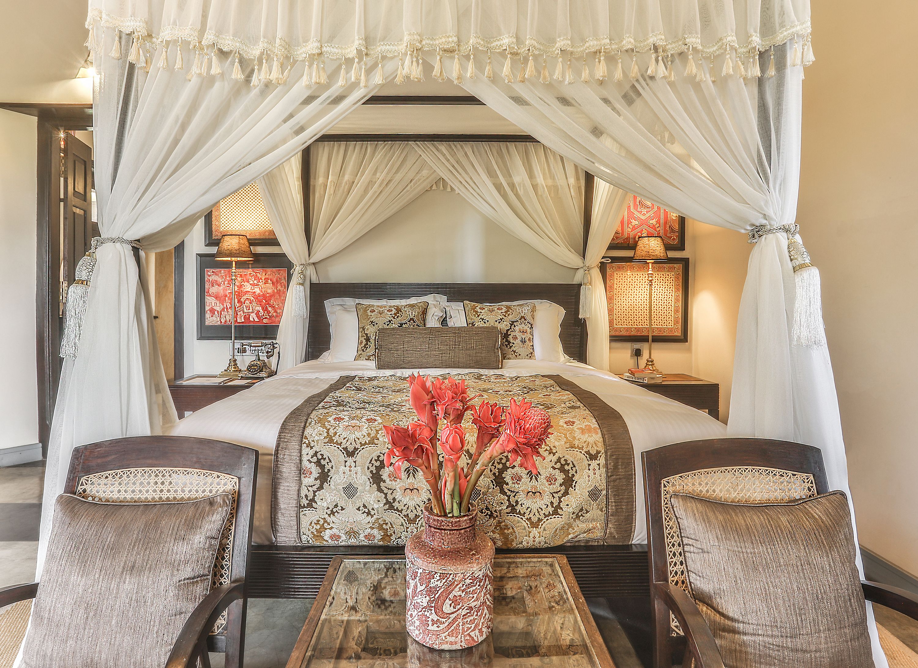 Deluxe Suite | Minibar, in-room safe, desk, soundproofing