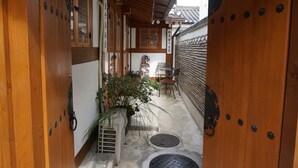 Terrace/patio - Han Guesthouse (Seoul)