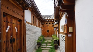 Property grounds - Han Guesthouse (Seoul)