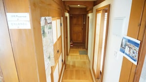 Hallway - Han Guesthouse (Seoul)