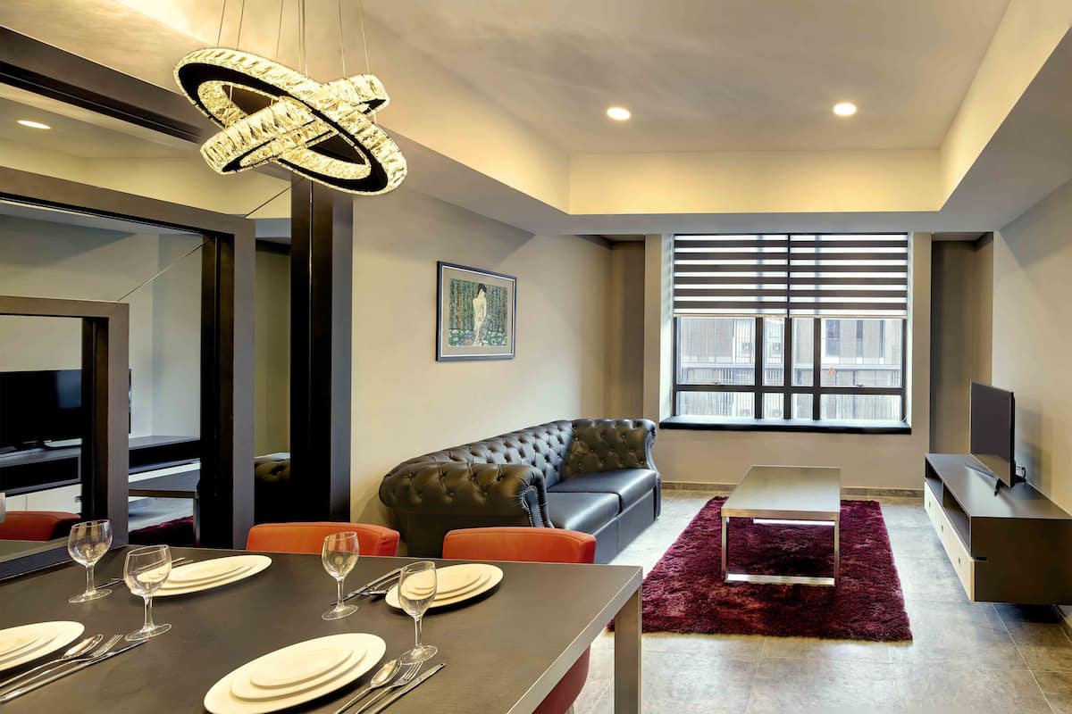 Premier Apartment, 1 Bedroom | In-room dining