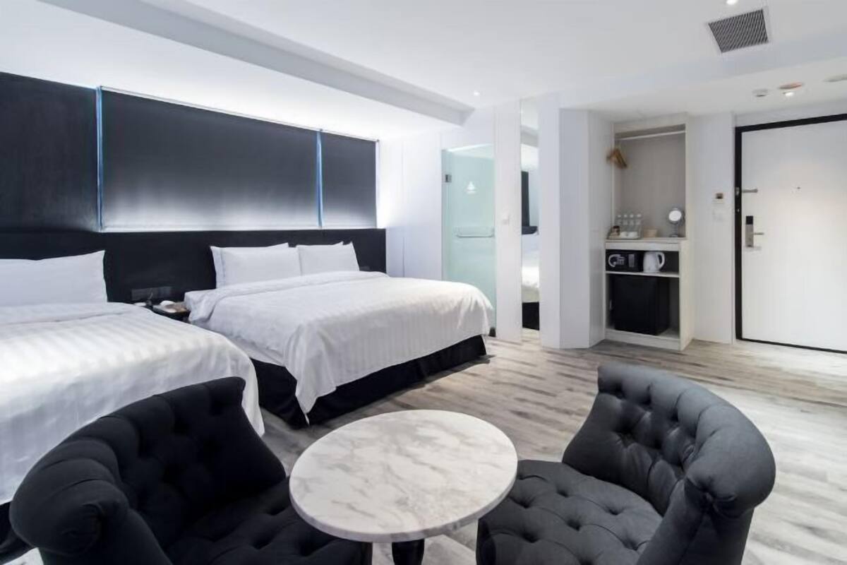 Premium bedding, minibar, in-room safe, soundproofing