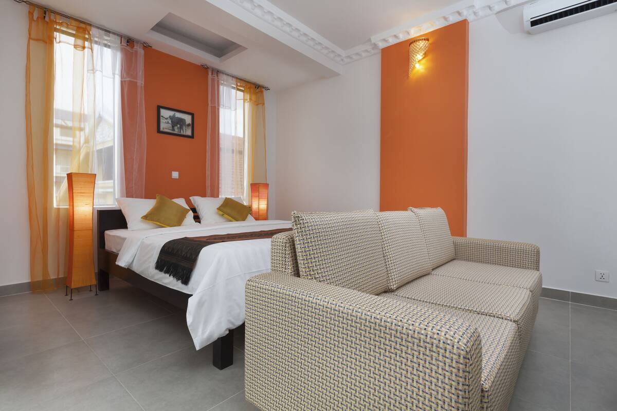 Minibar, in-room safe, desk, free WiFi
