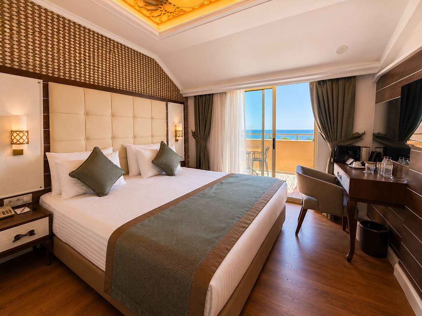 Quarto casal superluxo, vista para o mar | Roupas de cama premium, frigobar (abastecido com itens grátis)
