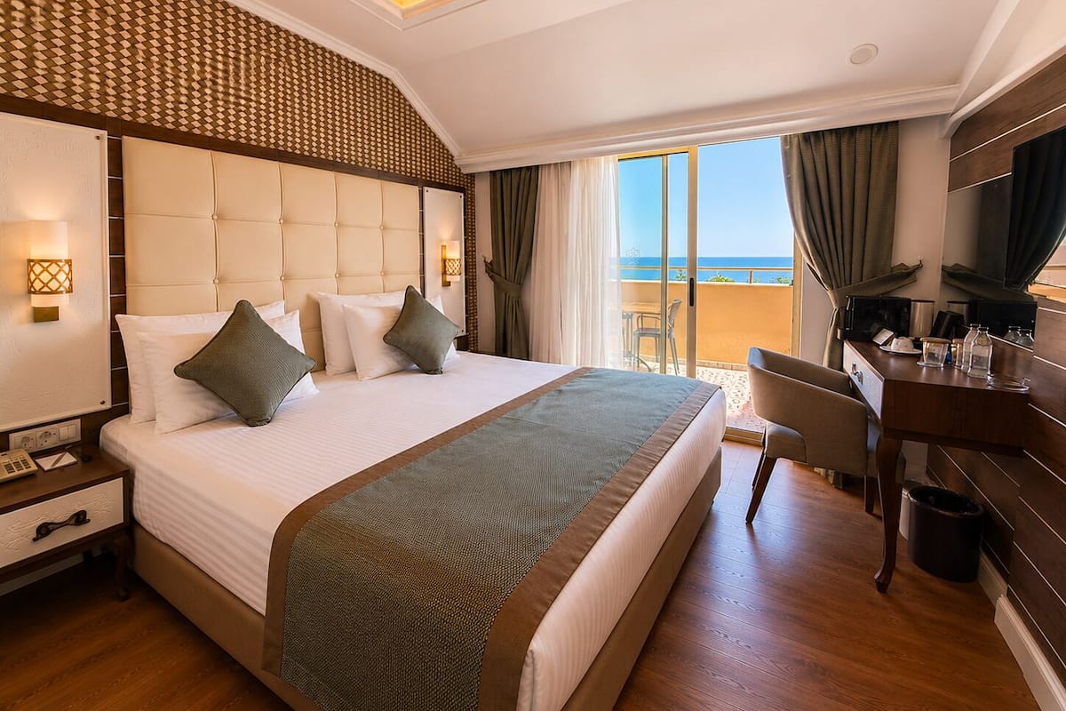 Luxury Double Room, Sea View | Premium bedding, free minibar, free WiFi