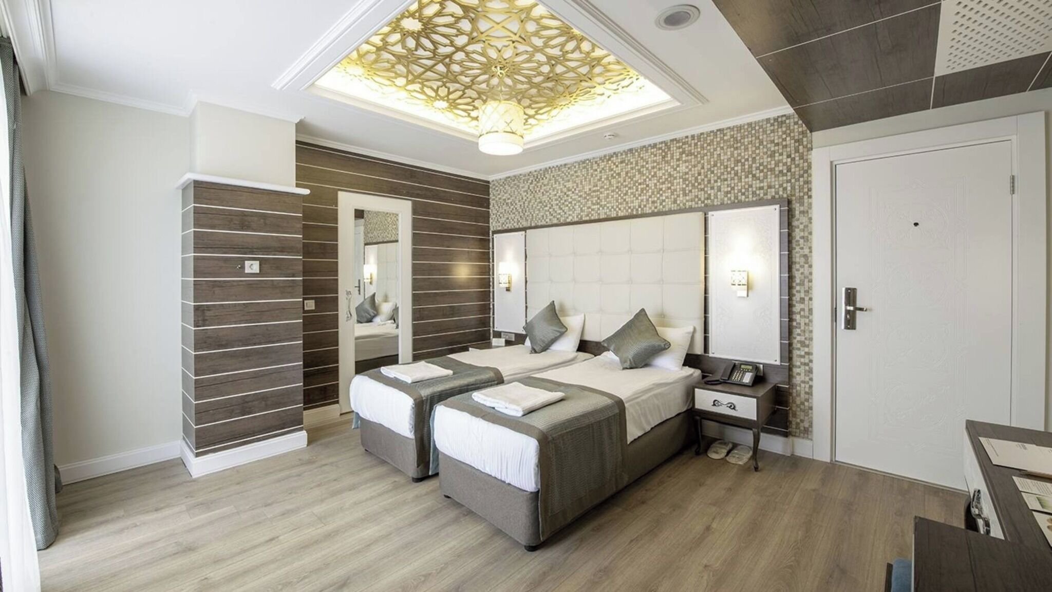 Bộ đồ giường cao cấp, minibar với thức uống miễn phí 
