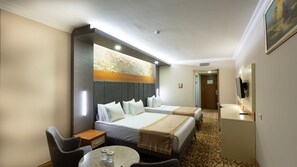 Standard Triple Room | In-room safe, desk, soundproofing, free WiFi - Gurtas Hotel (Antalya)
