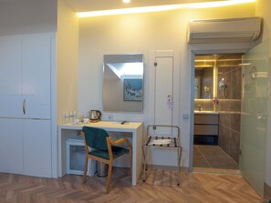 Estudi en suite Deluxe | Caixa forta a l'habitació, escriptori i habitacions insonoritzades 