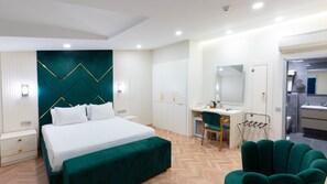 Deluxe Studio Suite | Bathroom | Shower, free toiletries, hair dryer, bathrobes - Gurtas Hotel (Antalya)